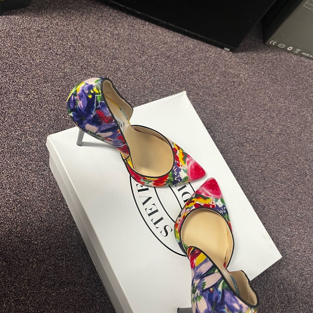 Steve Madden Floral Heels - Picture 3 of 6